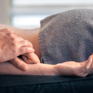Japanese Massage vs Western Massage: What’s the Difference?